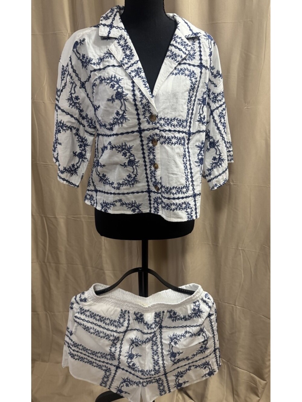 JODIFL Women’s Medium 2 Piece Set White Navy Embroidered Shirt Shorts NWT
